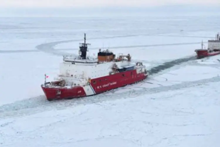 O "Renda" atracou perto da costa de Nome no sábado seguindo o quebra-gelos americano "Healy"
 (AFP/AFP)