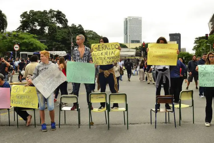 
	Protesto estudantil no final de novembro: manifesta&ccedil;&atilde;o de hoje teve in&iacute;cio por volta das 17h20 e segue de forma pac&iacute;fica
 (Rovena Rosa / Agência Brasil)