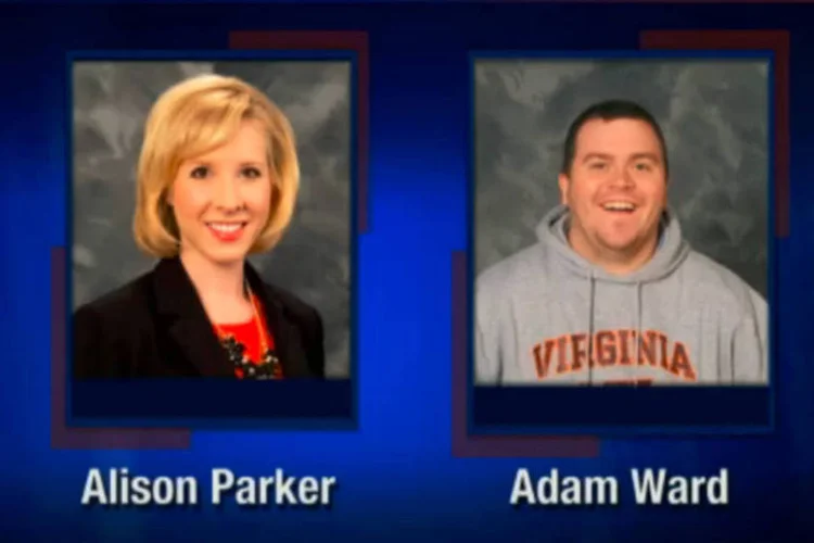 
	Rep&oacute;rter Alison Parker e o cinegrafista Adam Ward: investigadores suspeitam que o homem armado era um &quot;funcion&aacute;rio descontente&quot; da emissora e que tropas estatais estavam perseguindo-o
 (Reprodução/ WDBJ)