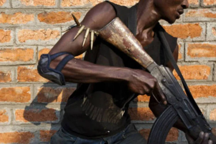 
	Rebelde combate na Rep&uacute;blica Centro-Africana: choques violentos ocorreram depois que Michel Djotodia renuncioou a presid&ecirc;ncia interina na sexta-feira passada
 (Ivan Lieman/AFP/Getty Images)