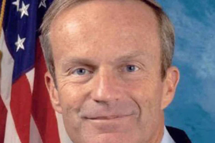 O republicano Todd Akin: o candidato ao Senado americano se desculpou por suas declarações (©AFP / Ho)