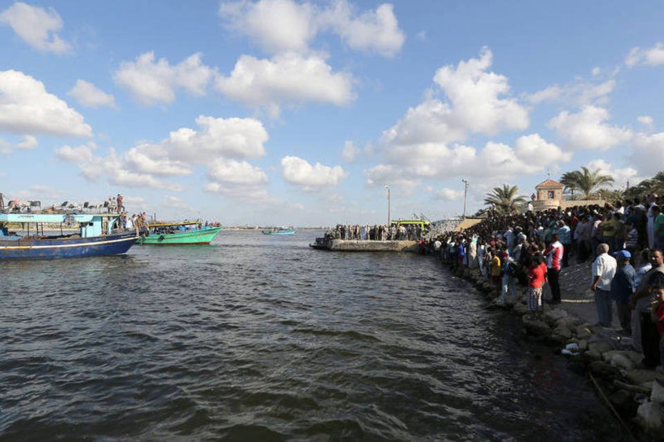 Sobe a 148 número de migrantes mortos em naufrágio no Egito