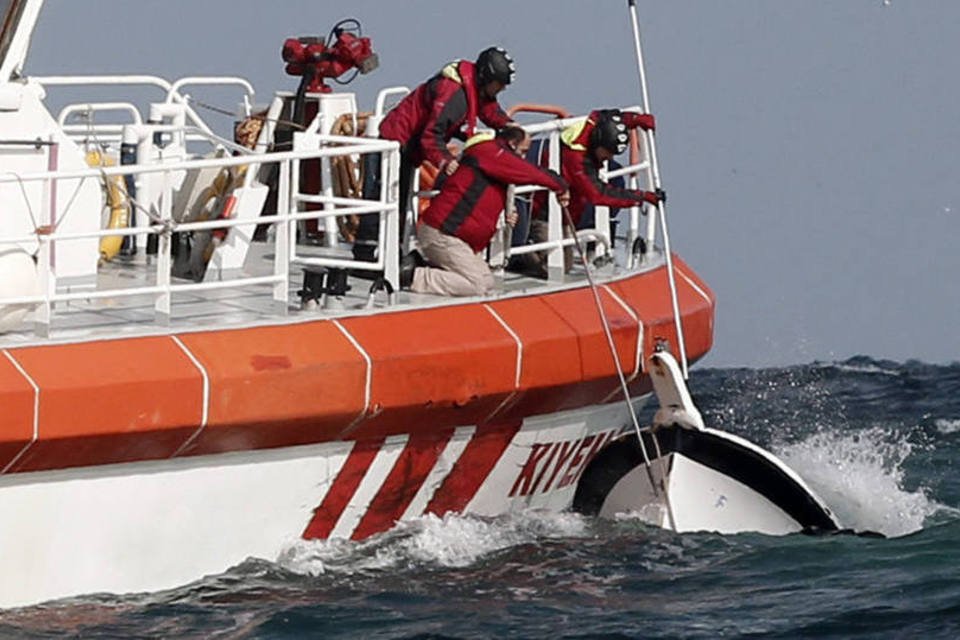 Marinhas salvam 951 migrantes na costa da Líbia