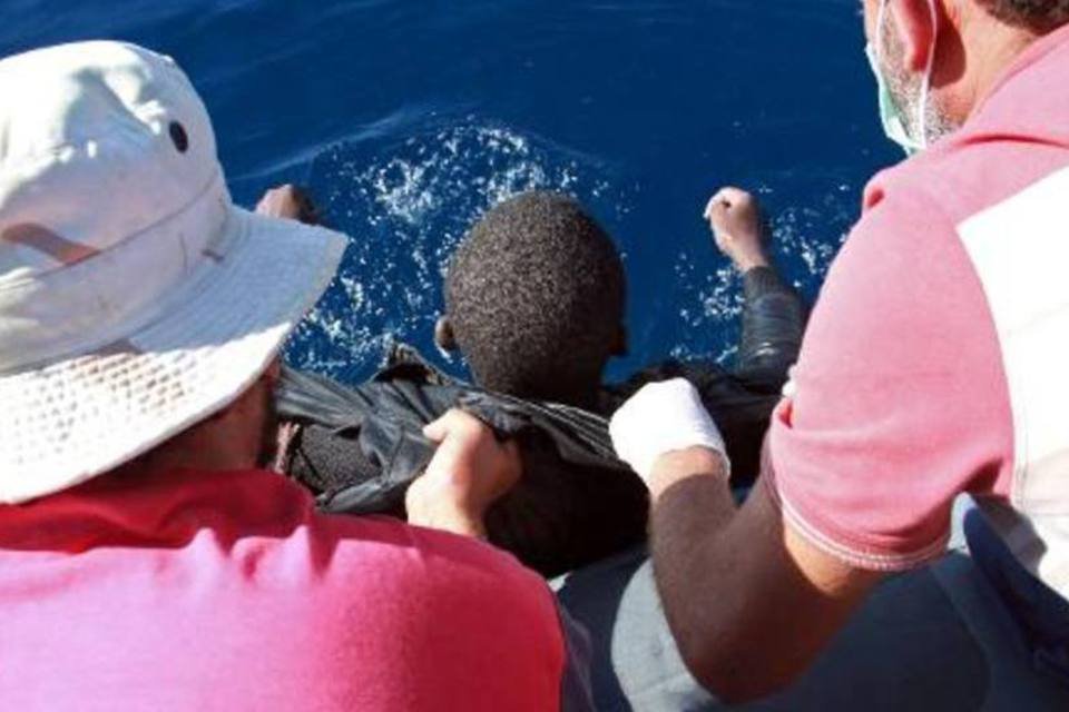 Dez imigrantes morrem e dezenas desaparecem no litoral líbio