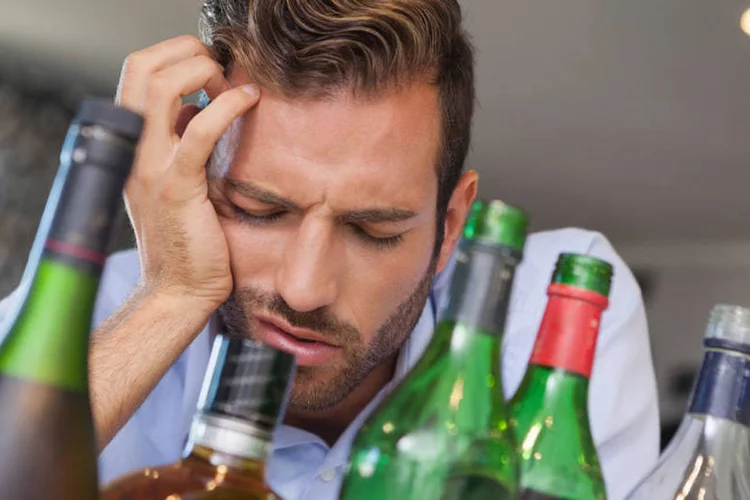 Ressaca: é permitido folgar até quatro dias por ano por este motivo (foto/Thinkstock)