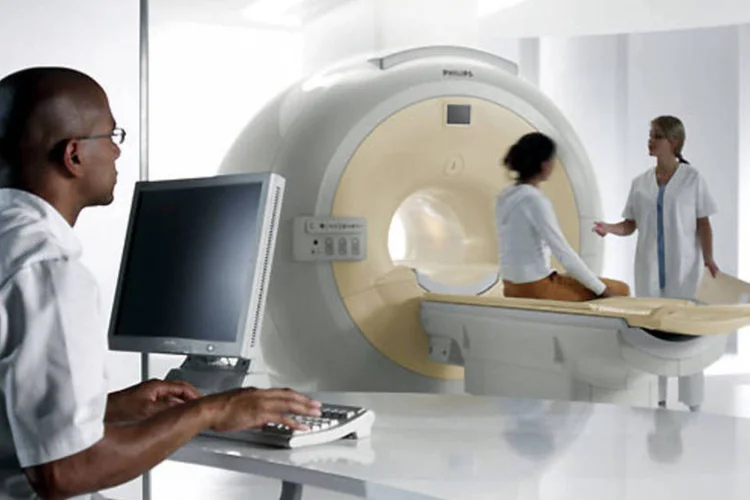 
	Equipamento m&eacute;dico da Philips: empresa registrou lucro l&iacute;quido de 317 milh&otilde;es de euros no segundo trimestre, ante 102 milh&otilde;es de euros no mesmo per&iacute;odo do ano passado
 (JAN JUR KORFF/Divulgacao/Philips)