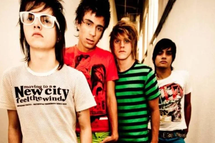 Restart: banda promovia Tele Sena, produto com venda proibida para menores de idade (Divulgação/Restart)