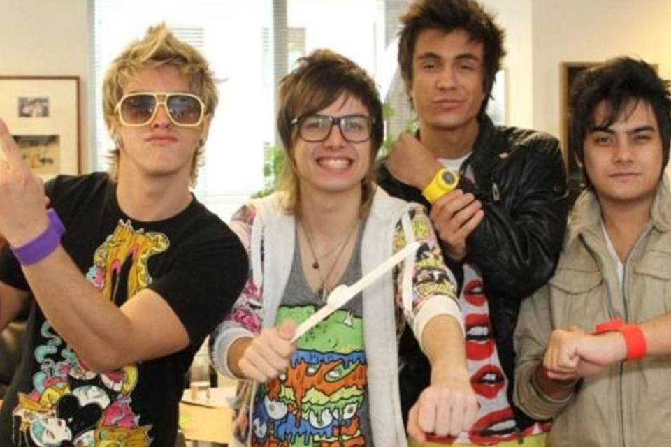 Banda Restart assina linha de relógios customizáveis