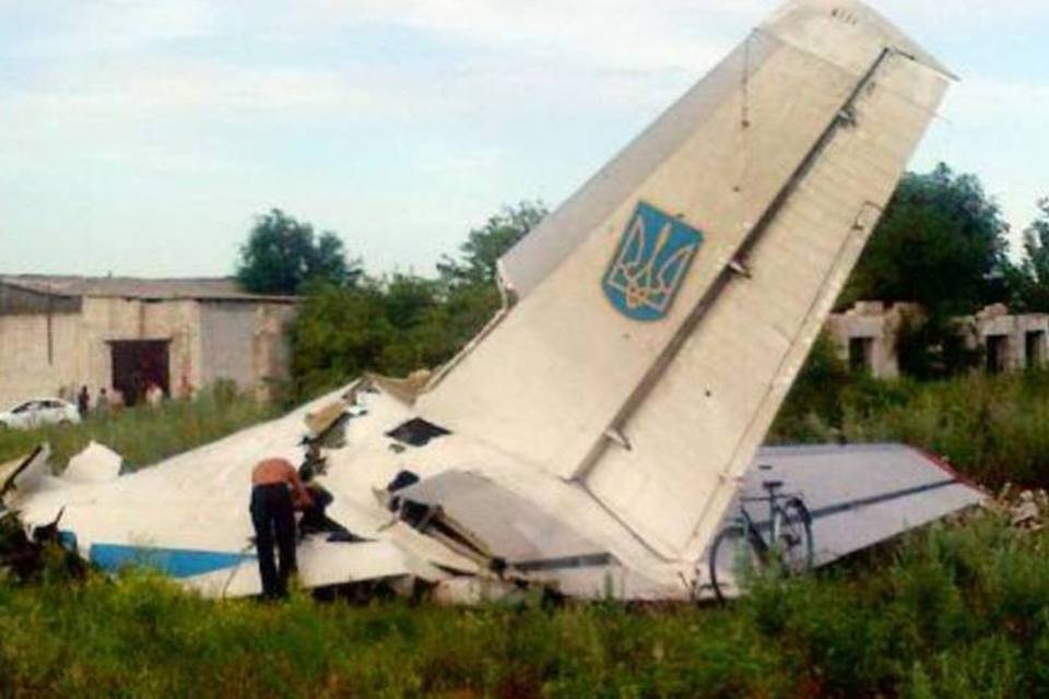 Avião militar é derrubado por foguete na Ucrânia