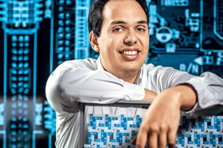 Breno Masi e seu quadro de chips de celular: "O importante é realizar os sonhos" (Simon Plestenjak)