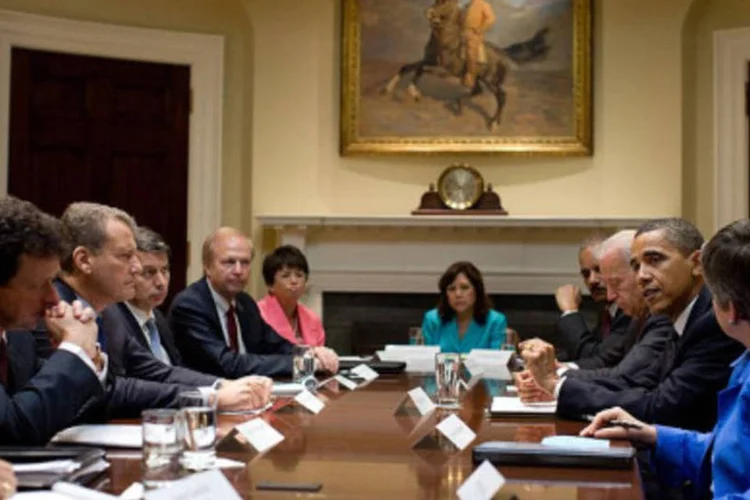Tony Hayward, CEO da BP (primeiro a esquerda), em reunião com Barack Obama para discutir acidente  (Wikimedia Commons/White House/Pete Souza)