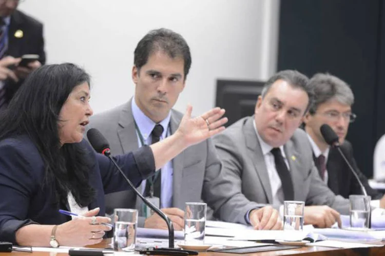 
	Reuni&atilde;o da comiss&atilde;o Mista de Or&ccedil;amento: a CMO est&aacute; ouve agora a manifesta&ccedil;&atilde;o dos integrantes da comiss&atilde;o para dar in&iacute;cio &agrave; vota&ccedil;&atilde;o
 (Valter Campanato/ Agência Brasil)