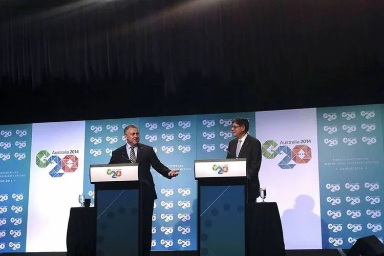 
	O secret&aacute;rio do Tesouro americano Lew ao lado do secret&aacute;rio do Tesouro australiano Hockey: Preocupa&ccedil;&atilde;o com a crise na Europa
 (REUTERS/Lincoln Feast)
