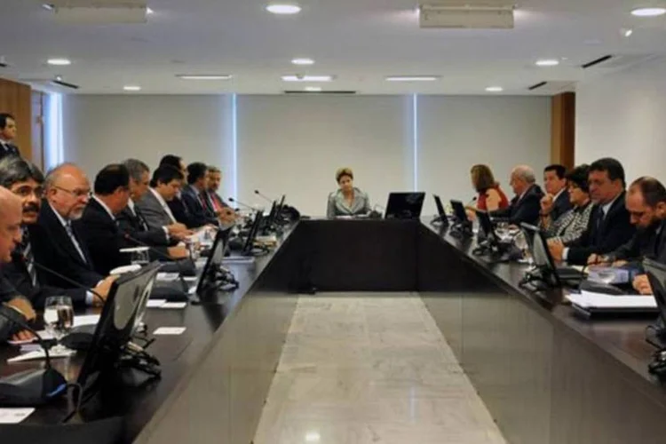 Dilma Rousseff coordena a primeira reunião do Fórum de Infraestrutura (Elza Fiúza/ABr)