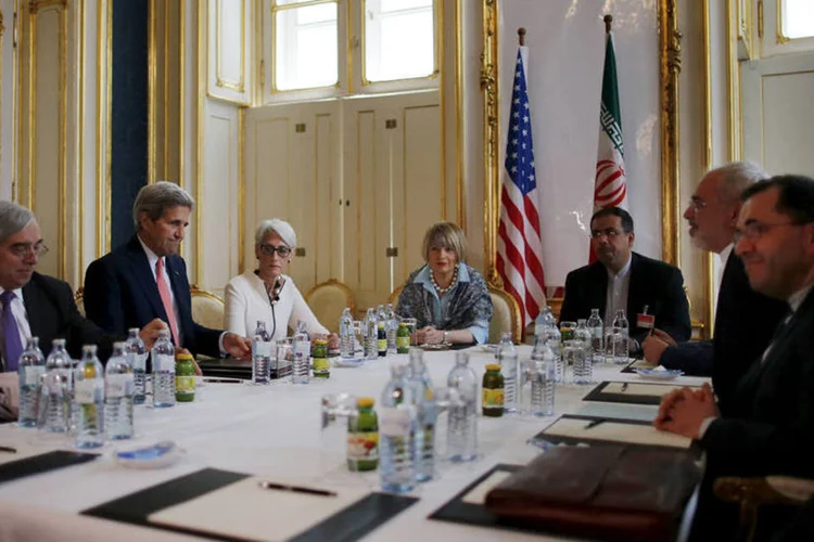 
	Reuni&atilde;o sobre programa nuclear do Ir&atilde;: &quot;Eu realmente acredito que o mais r&aacute;pido caminho para uma genu&iacute;na corrida armamentista no Oriente M&eacute;dio &eacute; n&atilde;o ter este acordo&quot;, observou Kerry
 (Reuters)