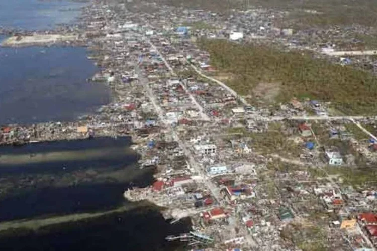 
	Passagem do tuf&atilde;o Haiyan nas Filipinas: antes mesmo da chegada de Haiyan, pa&iacute;s tentava se reabilitar do tuf&atilde;o Bopha, que deixou quase 2 mil mortos ou desaparecidos em 2012
 (REUTERS)