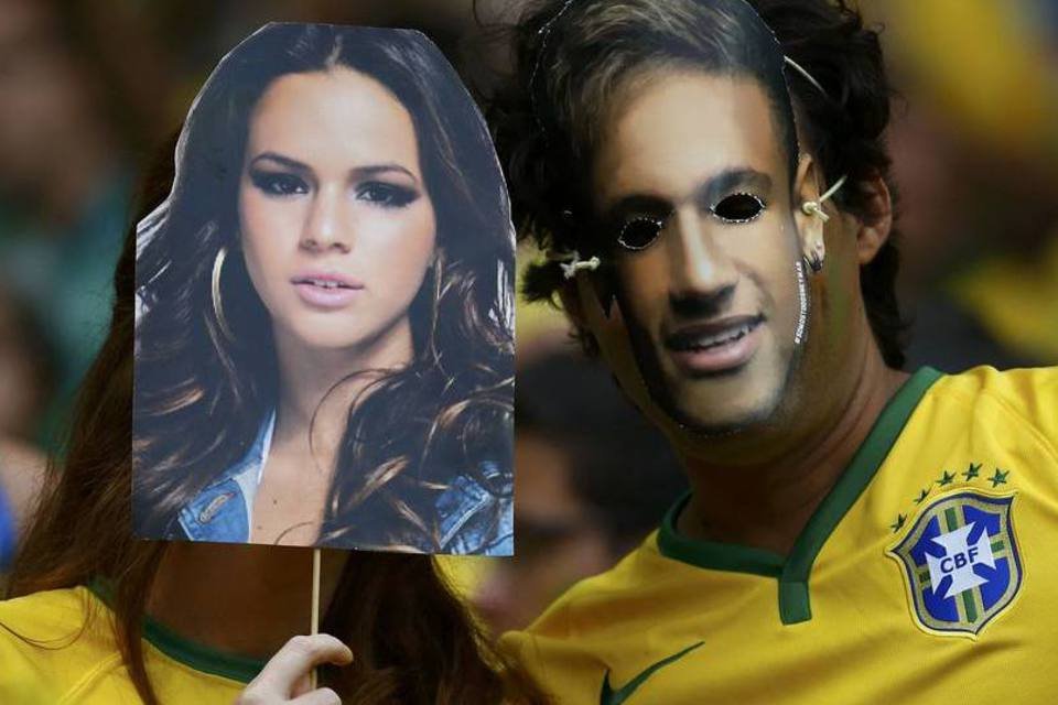 "Neymar" e "Bruna Marquezine" na torcida do Mineirão