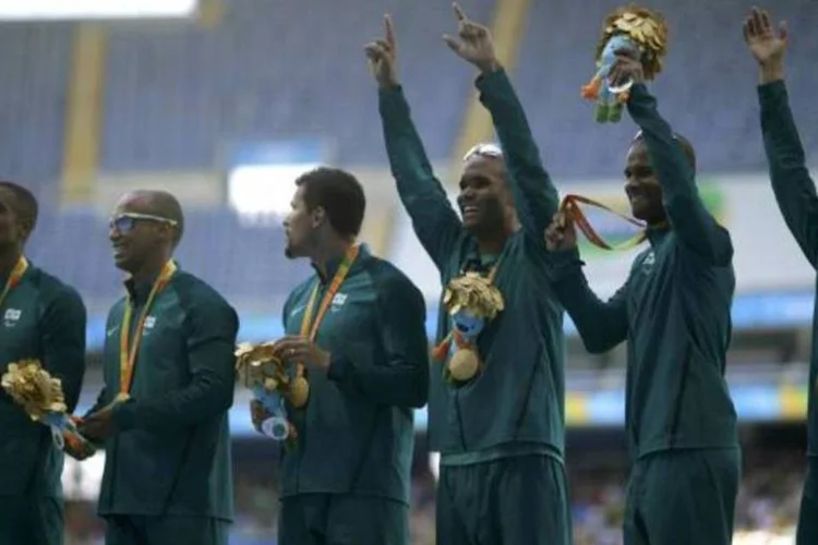 Revezamento: O quarteto brasileiro também bateu recorde paralímpico (Ricardo Moraes/Reuters)