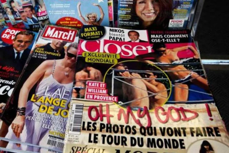Revista Closet, com as fotos de topless de Kate, entre outras publicações francesas (Eric Gaillard/Reuters)