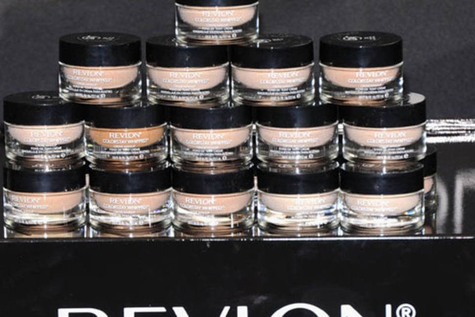 Revlon vai demitir 250 e fechar duas fábricas