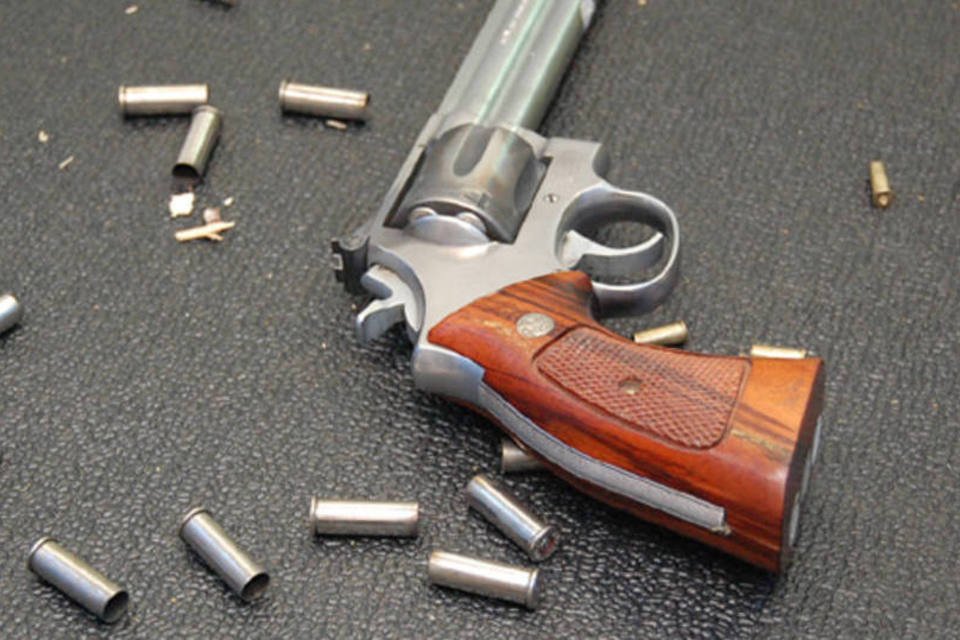 Adolescente morre ao brincar com arma no Rio