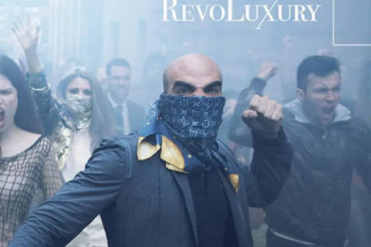 Trecho do vídeo da ação "Revoluxury" da Black Card Magazine, com criação da agência Dim&Canzian (Reprodução)