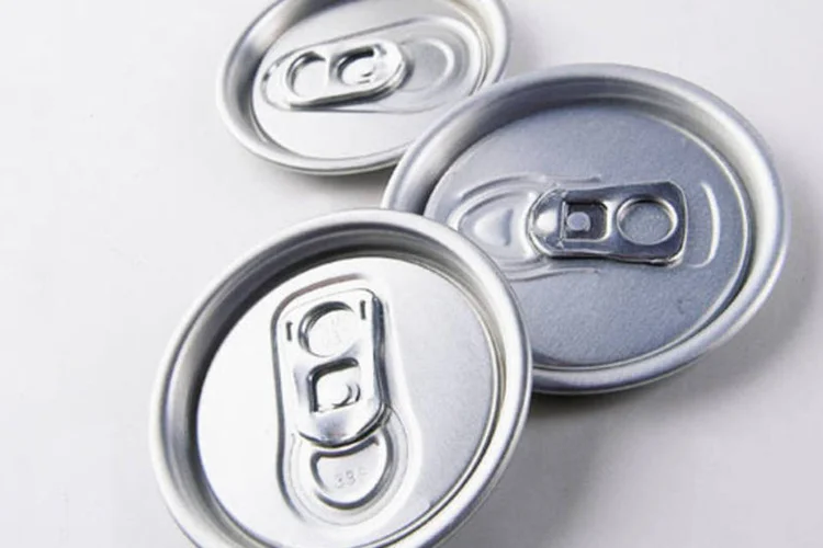 Latas: as consequências podem durar até a vida adulta (Divulgação)