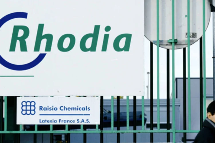 
	Rhodia: a multinacional do setor qu&iacute;mico chegou a parar a produ&ccedil;&atilde;o por duas semanas na f&aacute;brica de Paul&iacute;nia em fevereiro
 (Lucas Schifres/Bloomberg News)