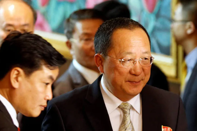 
	Ri Yong-ho: os pa&iacute;ses est&atilde;o separados por fortes diferen&ccedil;as, principalmente sobre o programa de armas nucleares e de destrui&ccedil;&atilde;o em massa
 (Jorge Silva/Reuters)