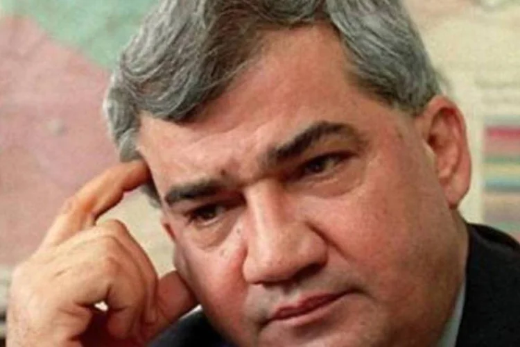Riad Seif foi preso nesta sexta-feira em Damasco, segundo ONG de Direitos Humanos (Louai Beshara/AFP)