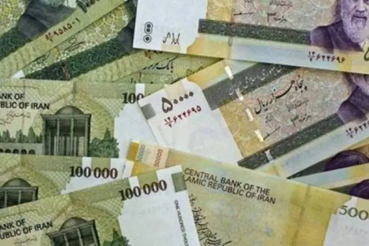 Notas de rial: moeda iraniana caiu 66% em 2011 (AFP/Arquivo/Behrouz Mehri)