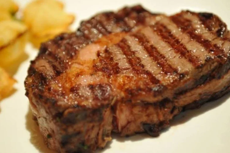 
	Carne em prato: frigor&iacute;fico Minerva divulga balan&ccedil;o hoje
 (Divulgação)