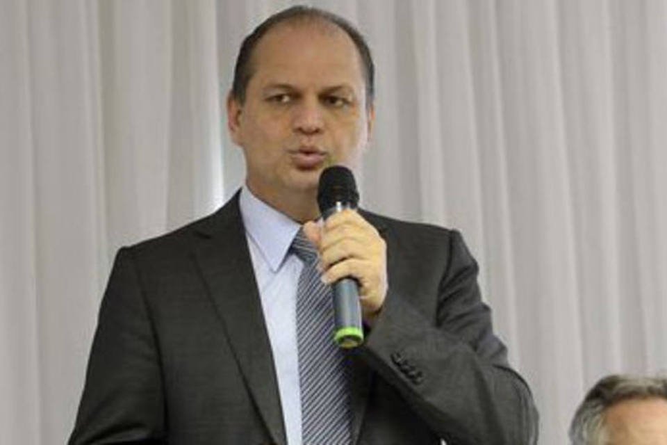 Ministro nega que SUS será afetado por corte de verba