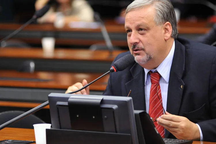 
	Ricardo Berzoini: ministro minimizou a rea&ccedil;&atilde;o negativa do mercado &agrave; indica&ccedil;&atilde;o
 (Zeca Ribeiro/Câmara dos Deputados)