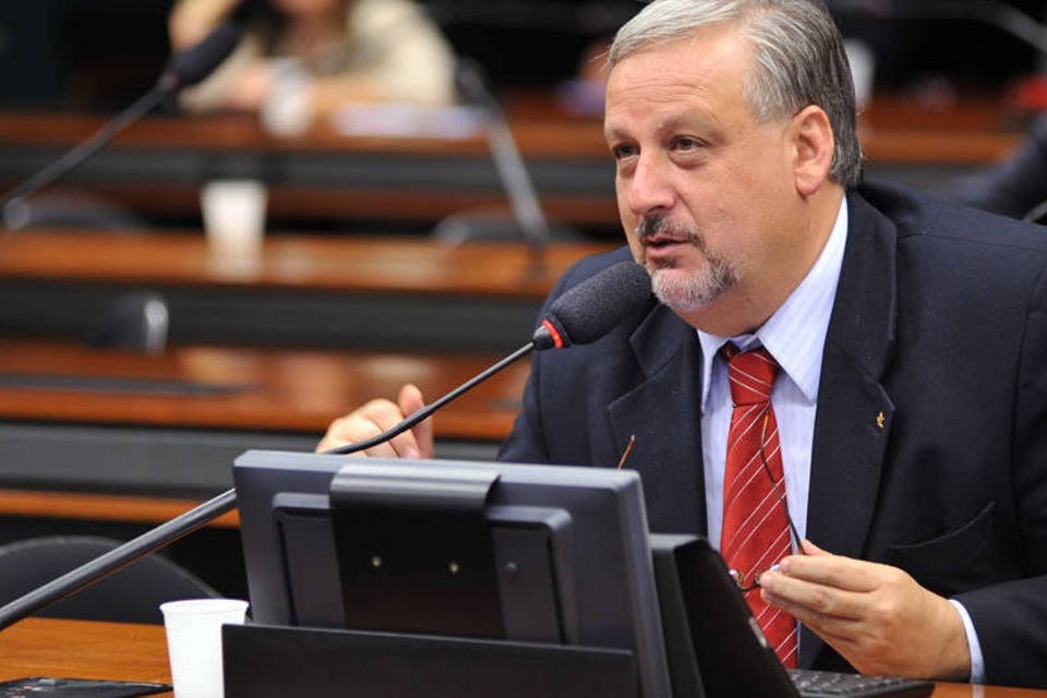 Berzoini faz tentativa final de encurtar recesso parlamentar