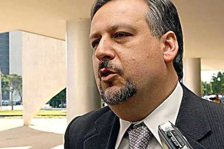 
	Ricardo Berzoini: &quot;Esse procedimento s&oacute; ser&aacute; avaliado a partir do momento em que formos comunicados disso&quot;
 (WIKIMEDIA COMMONS)