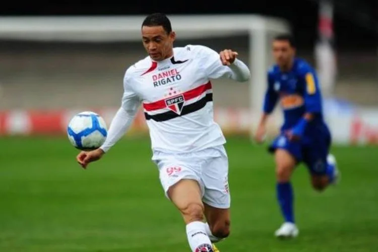 Ricardo Oliveira, do São Paulo, durante partida do Campeonato Brasileiro de 2010 (RENATO PIZZUTTO/Placar)