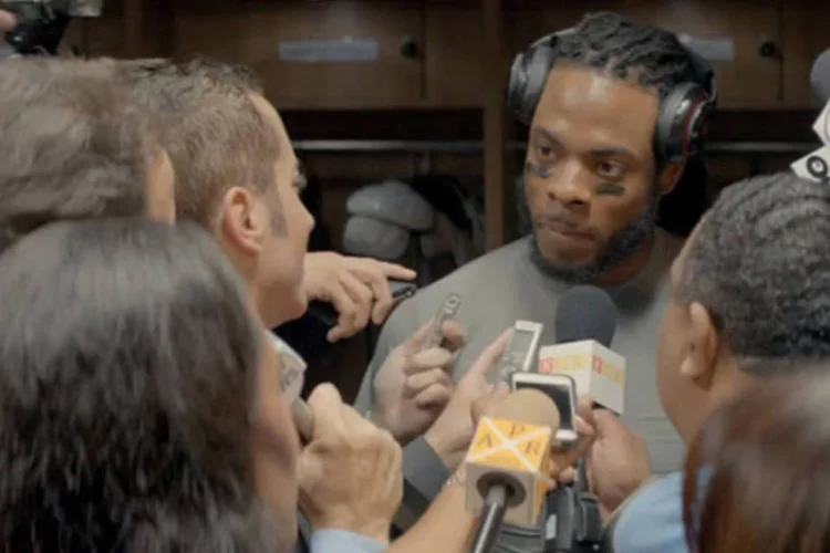Richard Sherman em comercial de fones Beats by Dre: atleta vai precisar de muita paciência nas próximas semanas, especialmente agora, que o Seattle Seahawks disputará o Super Bowl (Reprodução/YouTube/Beats by Dre)