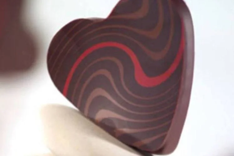 A impressora 3D produz objetos de chocolate com técnica similar à usada para fazer protótipos industriais de plástico (Richart/Divulgação)
