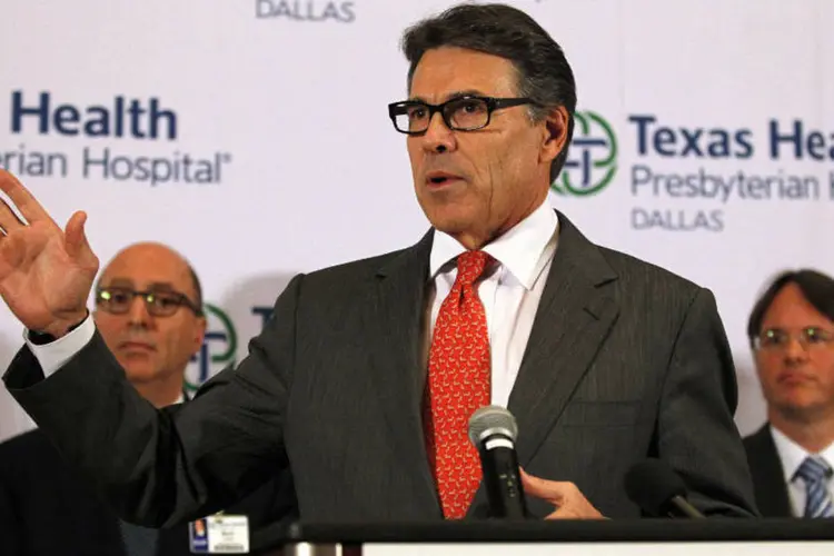 Rick Perry: proposta do governador prevê que apenas profissionais de saúde possam viajar (Mike Stone/Files/Reuters)