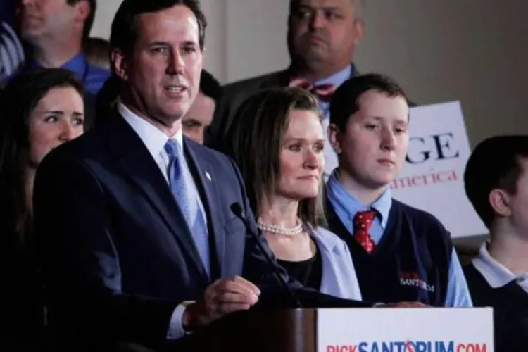 Santorum atacou o histórico de Gingrich na Câmara de Representantes, cargo do qual foi expulso pela bancada republicana porque "não governava como um conservador" (Andrew Burton/Getty Images)