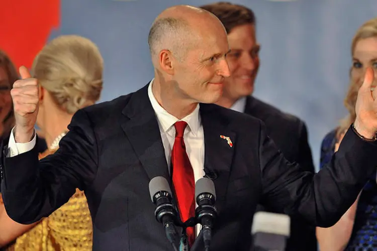 O governador republicano da Flórida Rick Scott comemora vitória nas urnas (REUTERS/Steve Nesius)