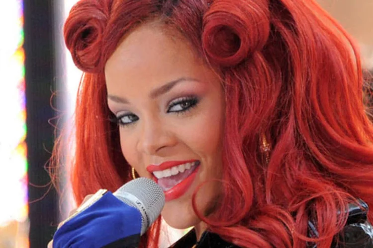Rihanna é dona dos sucessos "Umbrella", "Russian Roulette" e "Only Girl (In the World)" (Getty Images)