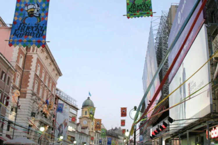 Rijeka decorada para as celebrações do Carnaval: evento tem início em 17 de janeiro, com a entrega da chave da cidade (Wikimedia Commons)