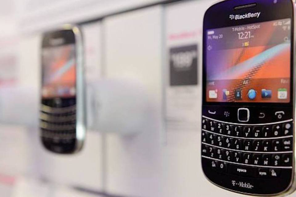 Celulares Blackberry Bold da RIM a venda em uma loja de Los Angeles (Kevork Djansezian/Getty Images/Reprodução)