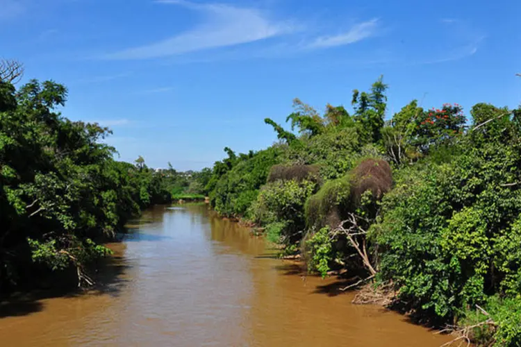 
	Rio Atibaia: ele, Camanducaia e Jaguari registraram hoje o melhor conjunto de vaz&otilde;es desde fevereiro de 2014
 (Eiti Kimura/WikimediaCommons)