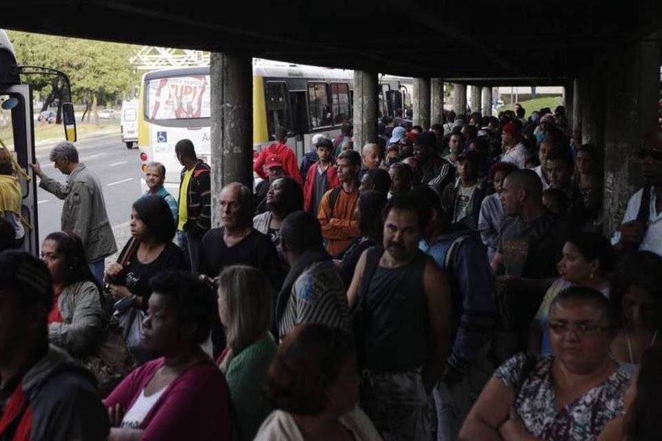 Sindicato garante que 75% dos ônibus do Recife circulam