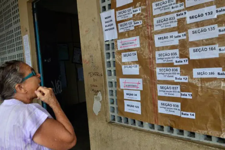 Moradores votam na Escola Bahia, no segundo turno das eleições no Complexo da Maré, zona norte do Rio  (Tomaz Silva/Agência Brasil)