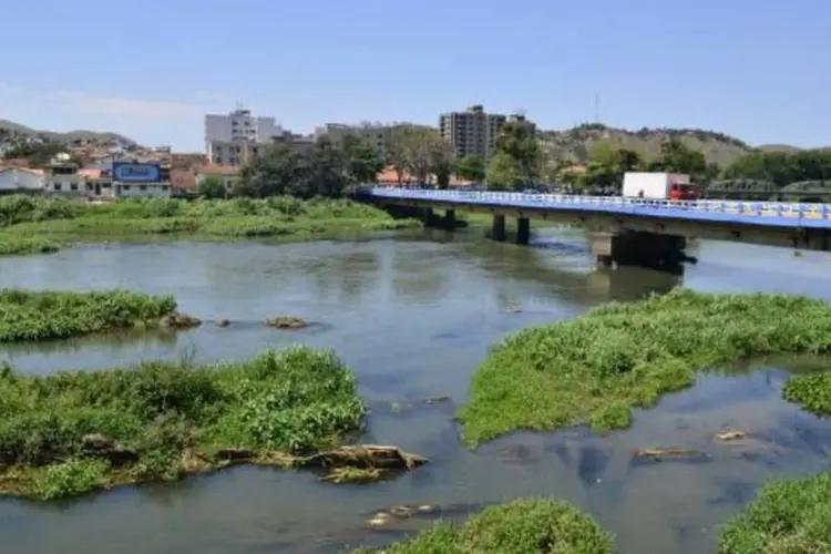 Estiagem castiga o rio Paraíba do Sul, na cidade de Barra do Piraí, no estado do Rio de Janeiro (Tomaz Silva/Agência Brasil)
