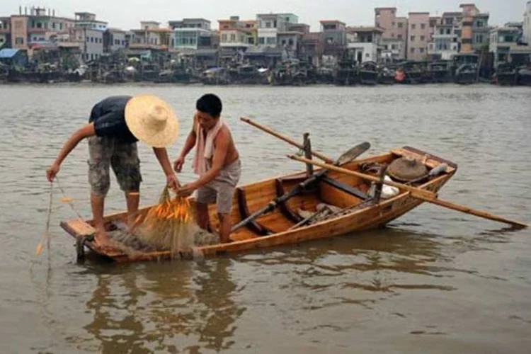
	Pescadores: substitutivo estabelece que o deferimento da aposentadoria especial para esses segurados considerar&aacute; como preponderante a a&ccedil;&atilde;o dos agentes naturais
 (China Photos/Stringer)